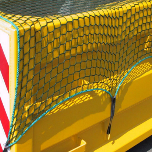 Sfeerbeeld van een net wat over een container zit en met elastieken is vast gemaakt